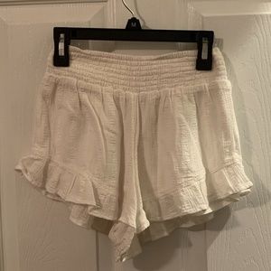 American Eagle White Ruffled Shorts